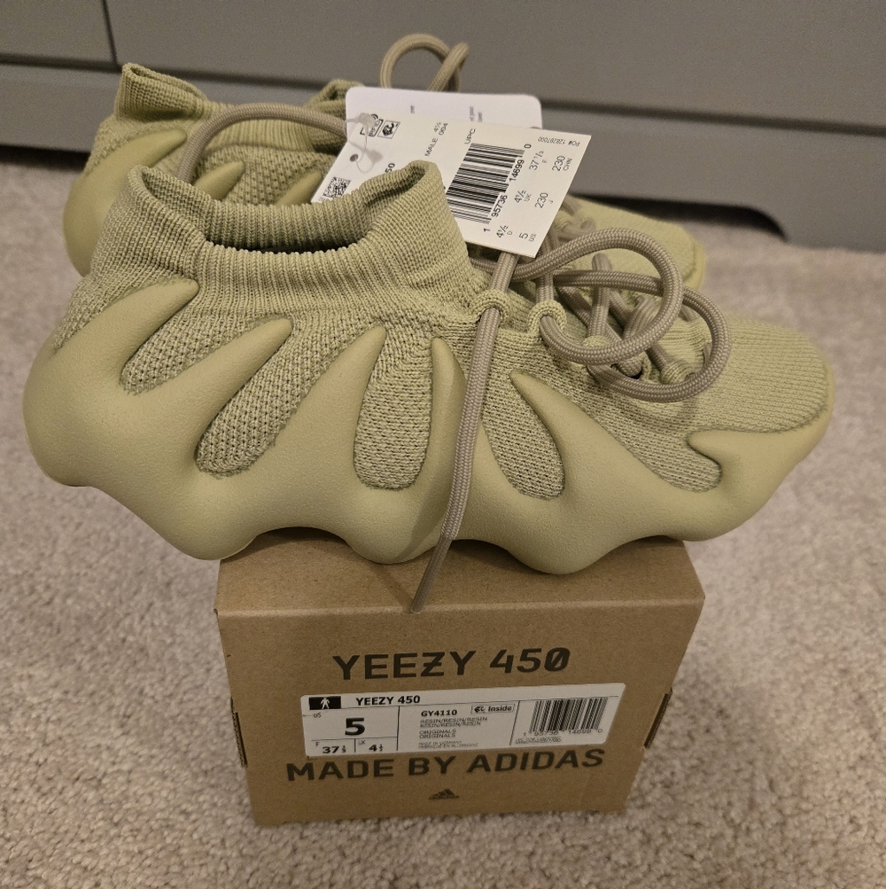 Yeezy Kids Sneakers in Olive Green